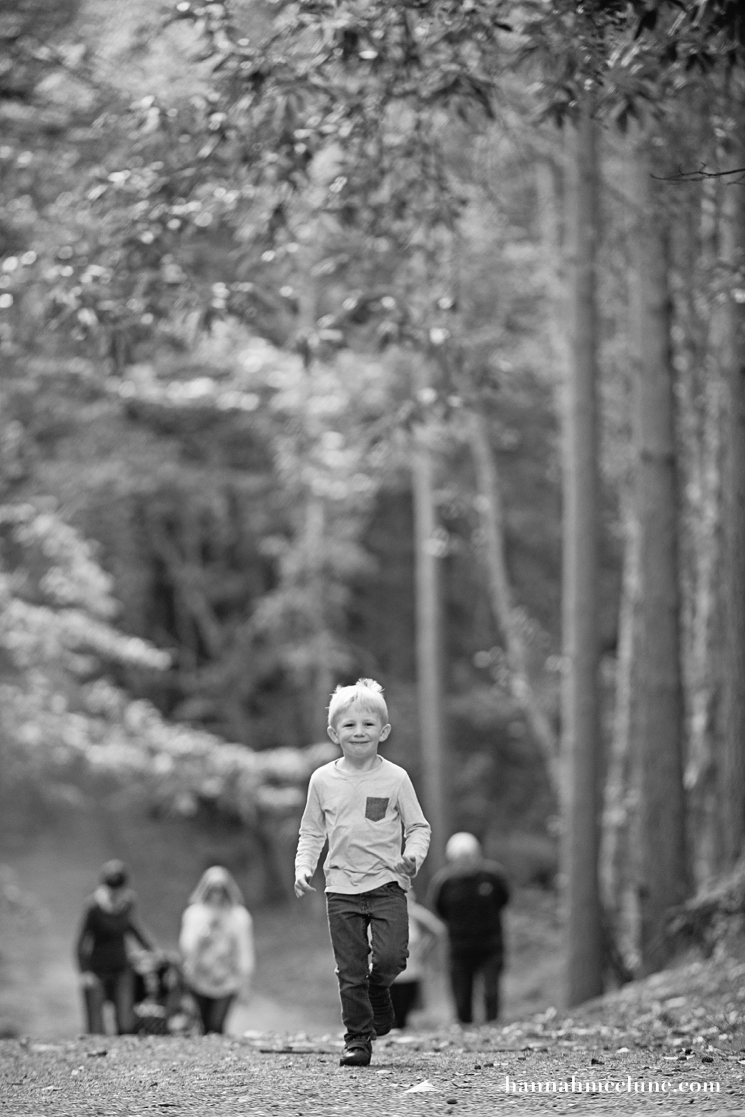 Family photography in the woods, Bracknell, Berkshire-10
