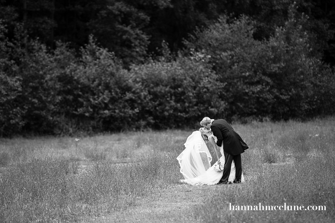 Hollywood movie style wedding pose