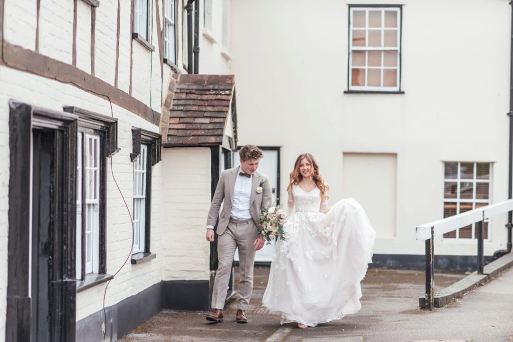 Intimate small wedding day photographer in Oxford