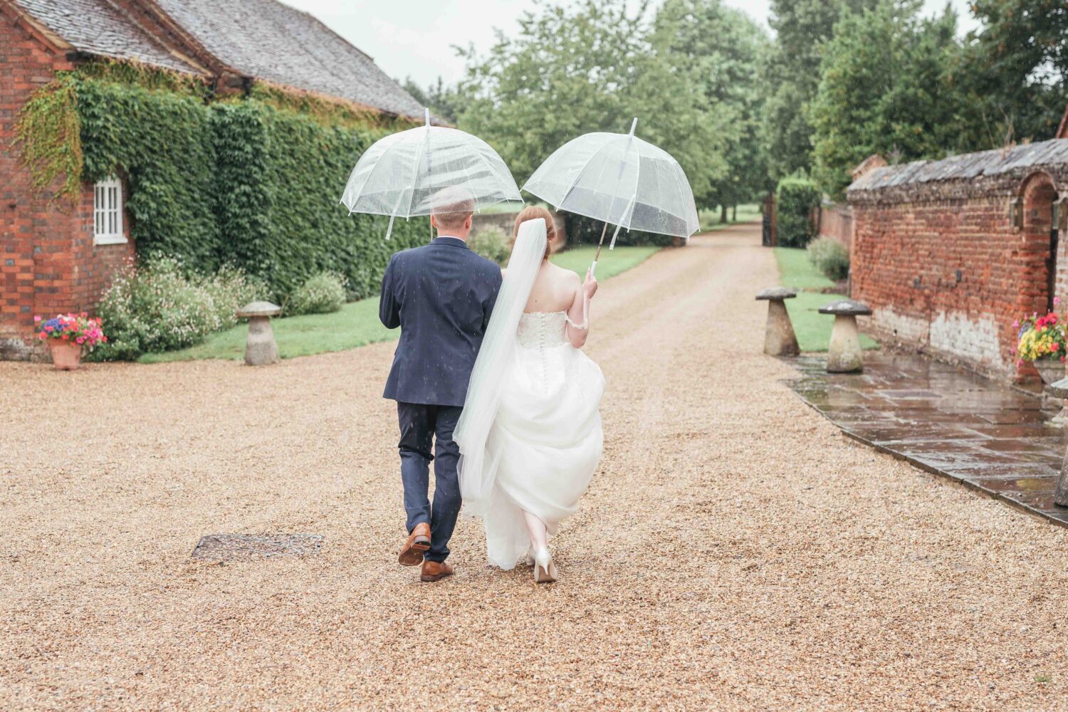 Rainy wedding day tips